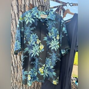 Tommy Bahama Silk Hawaiian nice shirt